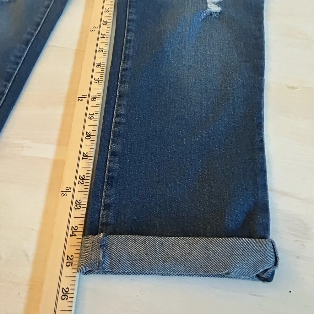 NWT Style & Co Curvy Girlfriend jeans, women’s size 10. Blue, slight distress.